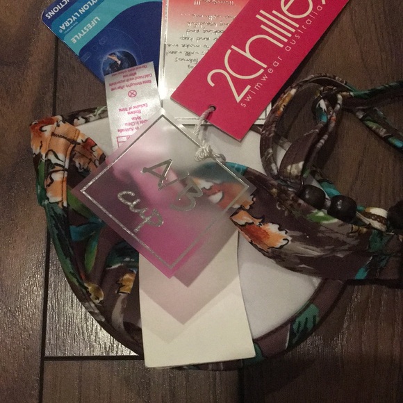 2CHILLIES Women’s Swimwear Bikini Top Size 6US - Picture 6 of 7